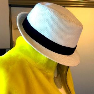 Aldo White Fedora W/ Black Band